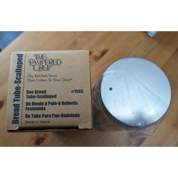 The Pampered Chef Bread Tube Scalloped Model #1565 - Picture 4 of 4